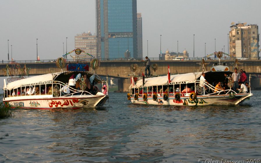 Мужская и женская лодки на Ниле. Египет. Фото Лимарева Олега